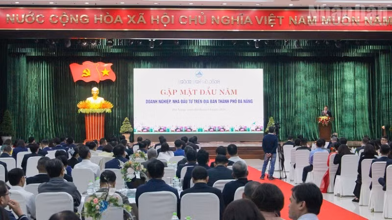 Da Nang holds a meeting with enterprises and investors operating in the city.