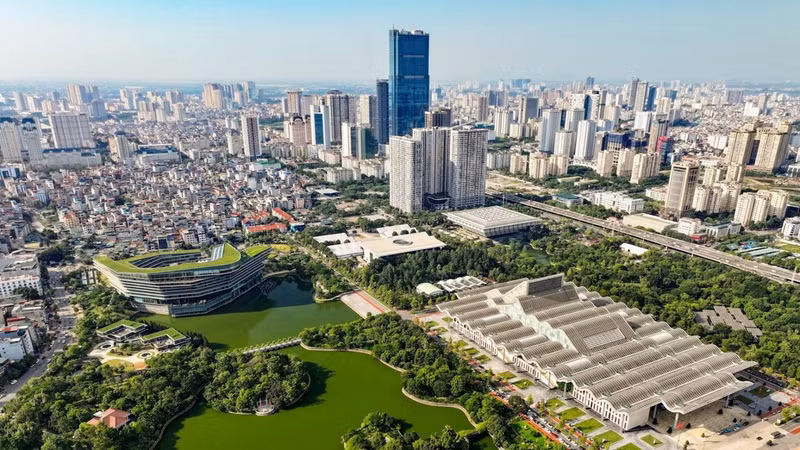Ha Noi is becoming increasingly modern and dynamic. (Photo: THE DAI)