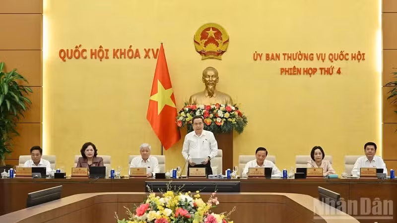 NA Chairman Tran Thanh Man speaks at the session. (Photo: nhandan.vn)