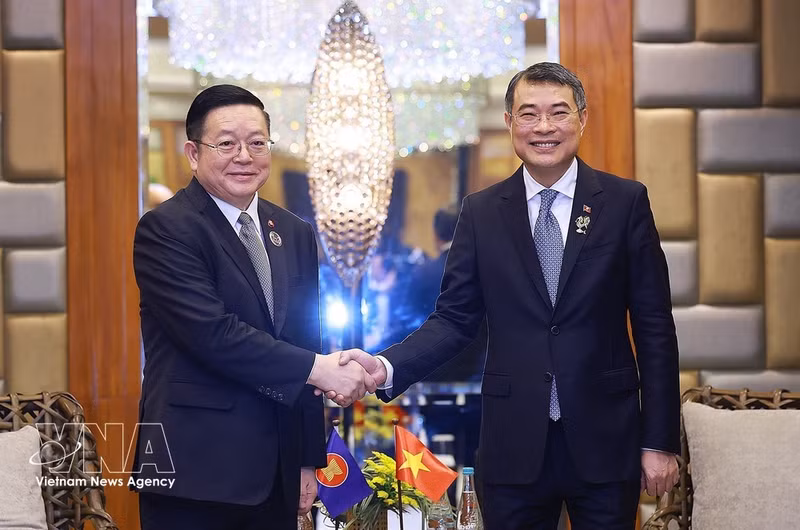 vnanet-potal-thu-tuong-le-minh-hung-gap-tong-thu-ky-asean-kao-kim-hourn-8749400.jpg