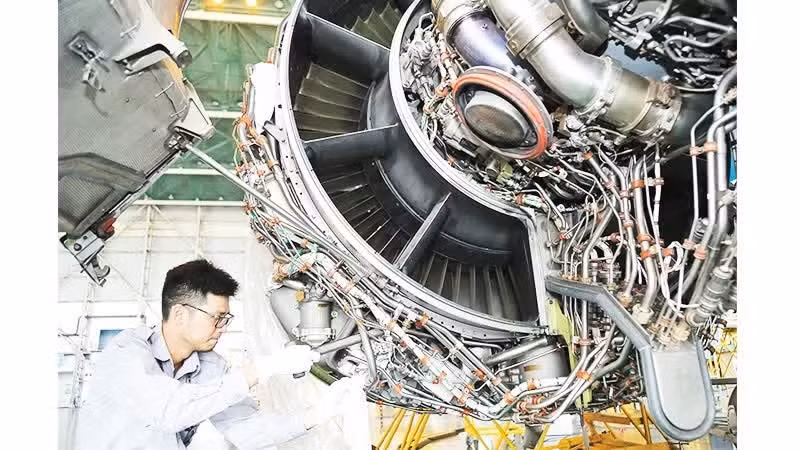 Viet Nam is still facing a shortage of high-quality human resources in the aviation sector. Photo: KHIEU MINH