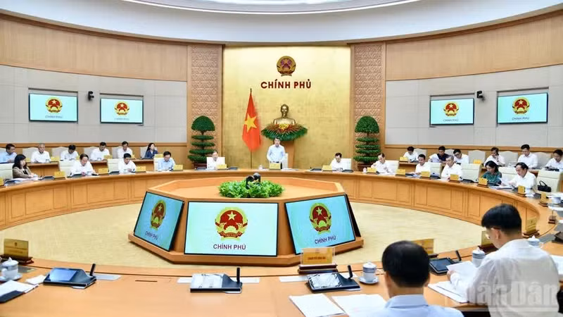 Prime Minister Le Minh Hung chairs the Government’s law-building session on July 8. (Photo: nhandan.vn)