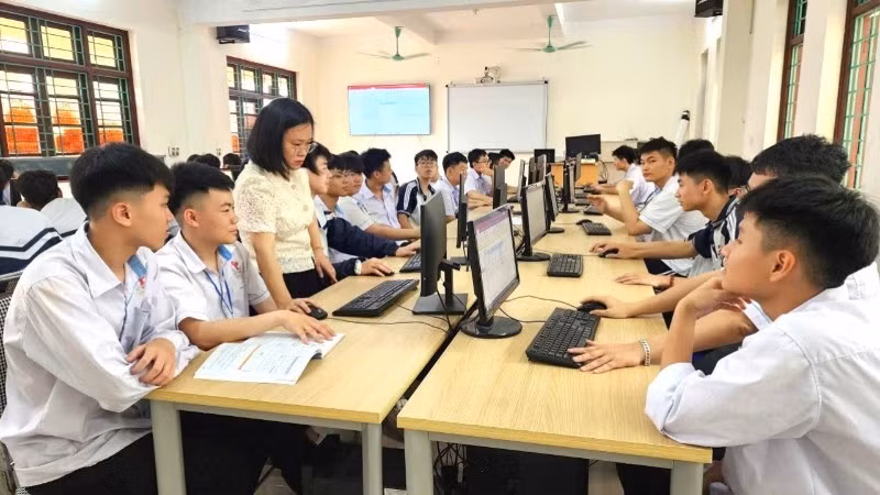 Students attend a lesson at A Phu Ly High School in Ninh Binh Province.