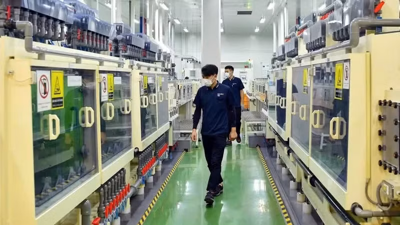 The production of circuit boards and electronic circuit board equipment at Doosan Electro-Materials Viet Nam Co., Ltd., a Republic of Korea-invested FDI enterprise in Hai Phong City. (Photo: DANG ANH)