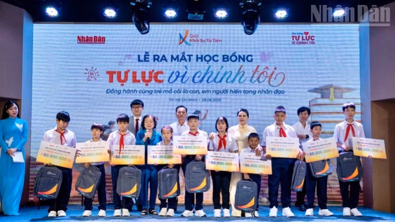 Scholarships awarded to 10 children from six families of organ donors.