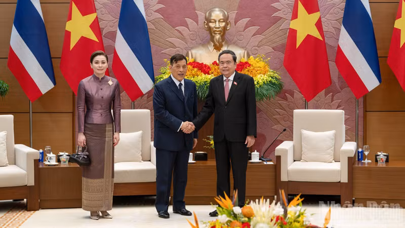 National Assembly President Tran Thanh Man (R) meets with King Maha Vajiralongkorn Phra Vajiraklaochaoyuhua and Queen Suthida Bajrasudhabimalalakshana of Thailand in Ha Noi on September 15, 2026. (Photo: nhandan.vn)