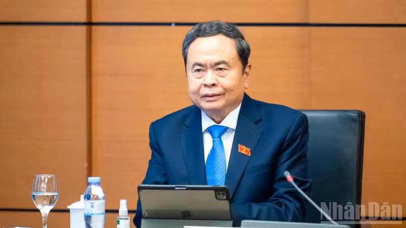National Assembly President Tran Thanh Man speaks at the discussion (Photo: NDO)