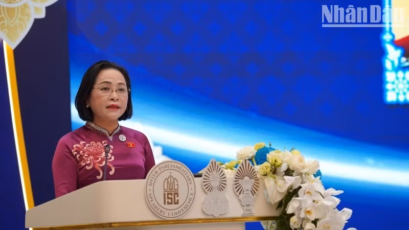 Vice President of the Vietnamese National Assembly Nguyen Thi Thanh speaks at the event. (Photo: nhandan.vn)