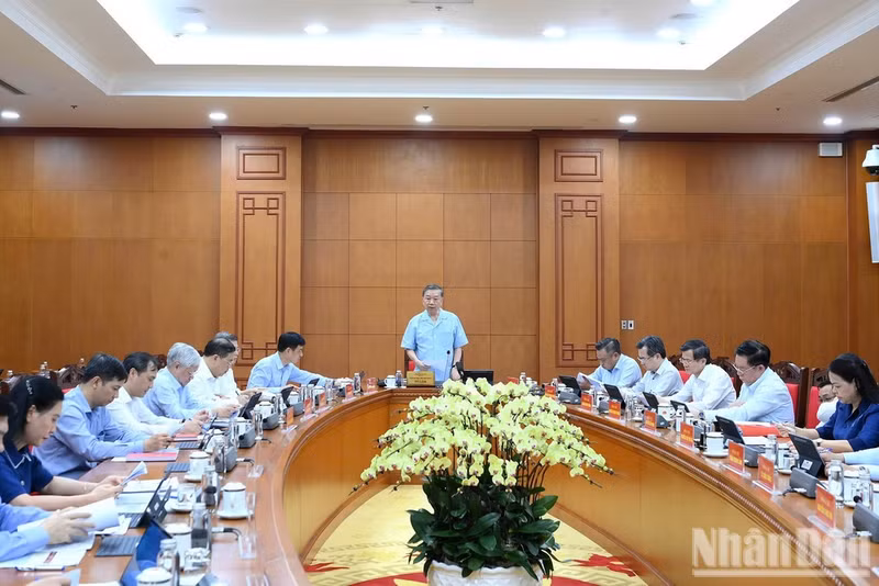 General Secretary of the CPV Central Committee and President To Lam speaks at the working session with the Commission for Organisation and relevant agencies on August 27. (Photo: nhandan.vn)