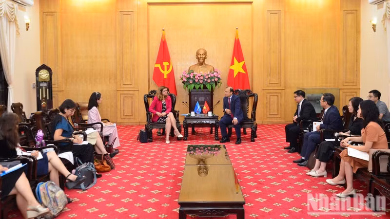 At the meeting (Photo: PHAM CUONG)