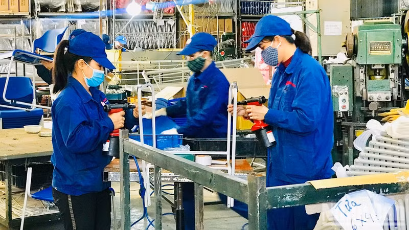 The shifting global supply chains are opening up opportunities for Viet Nam to enhance its position on the international production and trade map. (Photo: KIM DUNG)