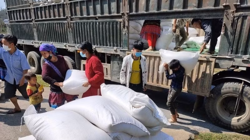 Timely rice support provided for residents in disadvantaged areas. (Photo: nhandan.vn)