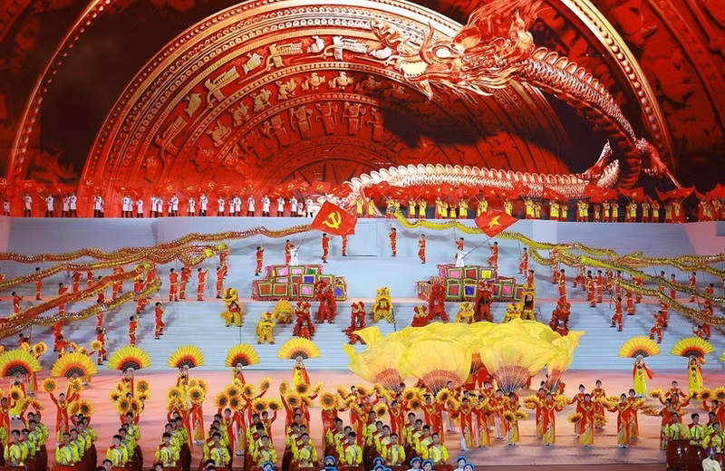 The Ha Noi event, themed “Under the glorious flag of the Party”, takes place at My Dinh Stadium on January 23 evening. (Photo: VNA)