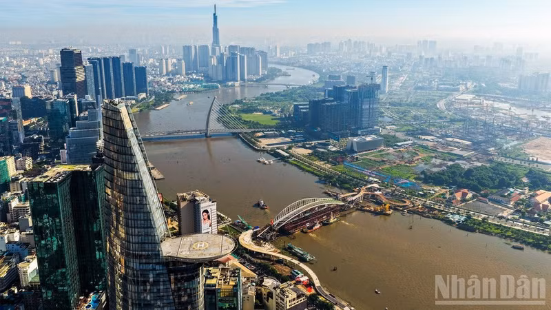 A view of dynamic and developing Ho Chi Minh City. (Photo: THE ANH)