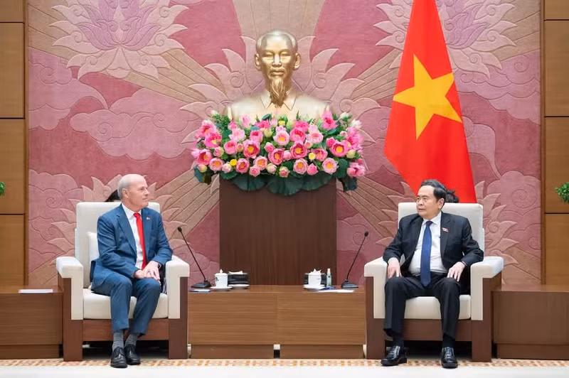 National Assembly Chairman Tran Thanh Man receives Canadian Ambassador to Viet Nam Jim Nickel. (Photo: nhandan.vn)