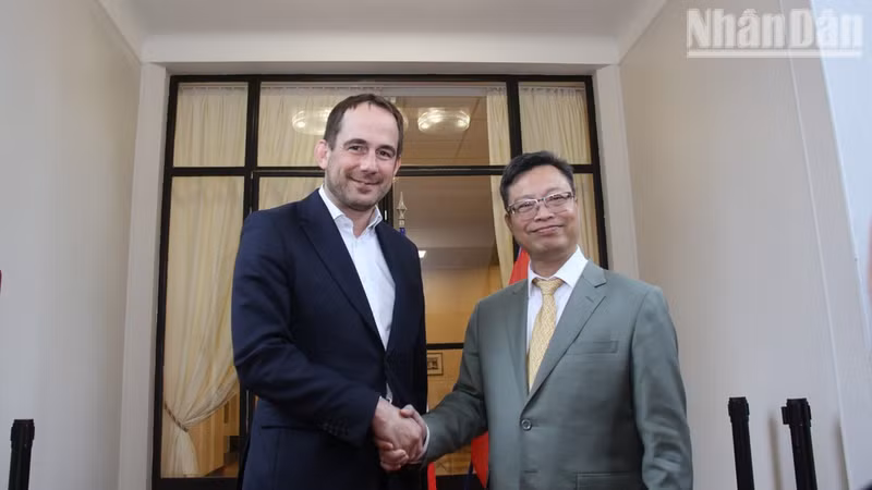 Vietnamese Ambassador to France Trinh Duc Hai meets with Montreuil Mayor Patrice Bessac on May 19, to discuss strengthening solidarity and cooperation, including joint efforts to preserve and promote the enduring legacy and great values of President Ho Chi Minh throughout his revolutionary activities in France.