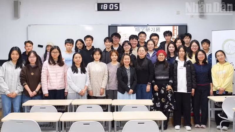The course attracts a large number of Vietnamese-language students and lecturers, as well as staff from the National Library of China. (Photo: VI SA)