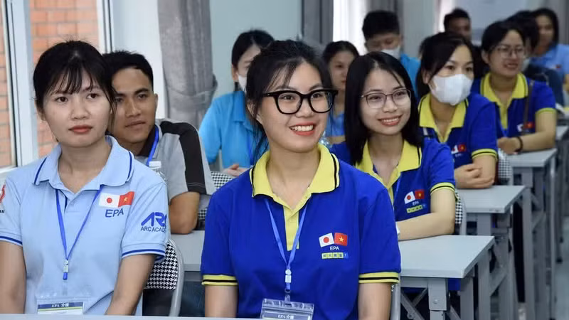 Nursing candidates from the 11th EPA programme intake at the departure ceremony for work in Japan. (Photo: TRAN HAI)