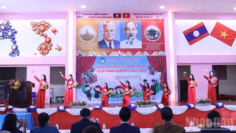 An art performance at the event (Photo: nhandan.vn)