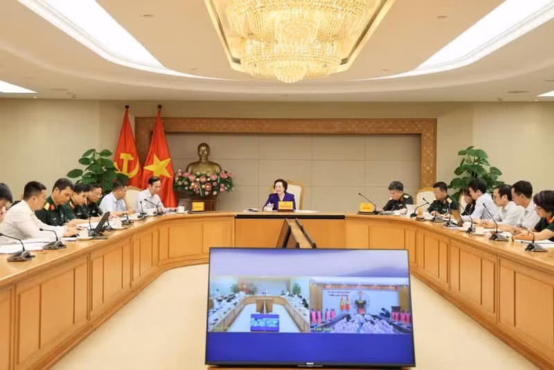 Deputy Prime Minister Pham Thi Thanh Tra and officials at the working session May 8. (Photo: baochinhphu.vn)