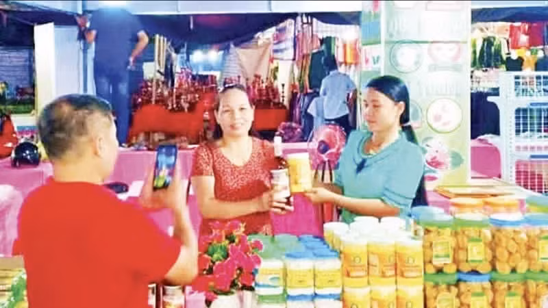 Van Di Agricultural Products Cooperative actively sells its products on e-commerce platforms. (Photo: MAI VAN)