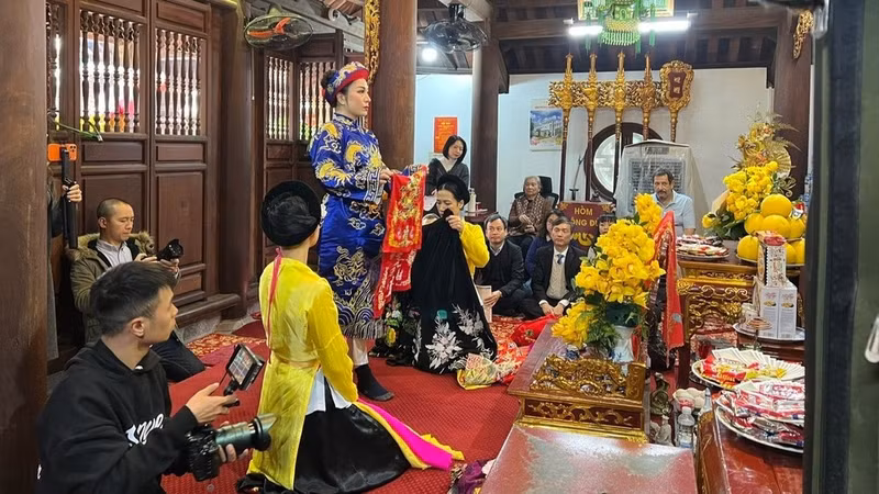 A ceremony practising the worship of the Mother Goddesses of Three Realms for international researchers. (Photo: TC)