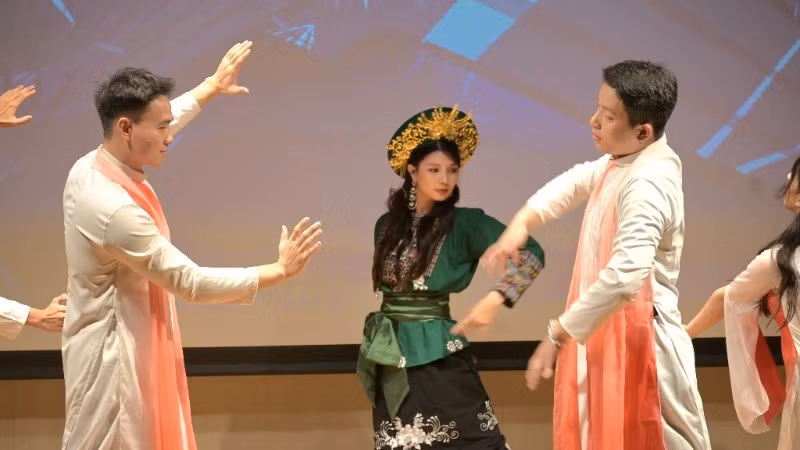 gin-giu-nghe-thuat-sang-tao-trong-ky-nguyen-ai-8443.jpg