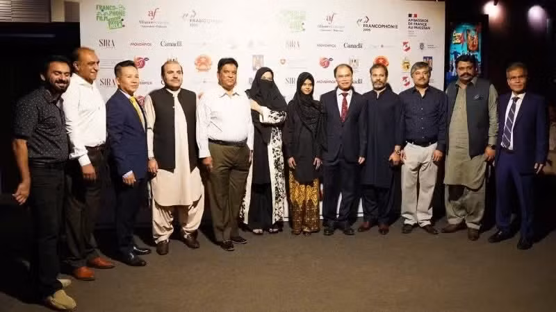 Vietnamese Ambassador to Pakistan Pham Anh Tuan poses for a commemorative photograph with Pakistani guests and international friends attending the film week.