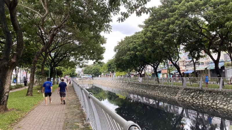 The heavily polluted Hang Bang Canal is currently being dredged and improved by the city. (Photo: QUY HIEN)