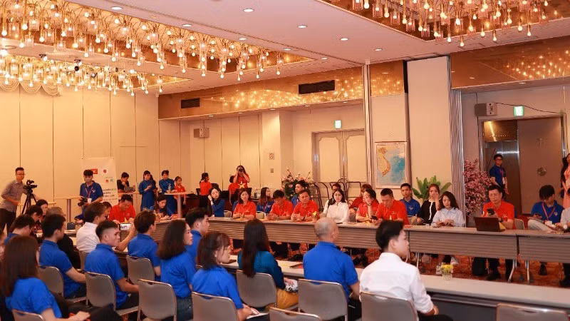 The forum attended by nearly 200 delegates including young people, students, young entrepreneurs, intellectuals, and representatives of Vietnamese associations from various prefectures and cities across Japan, along with 10 youth delegates from Viet Nam.
