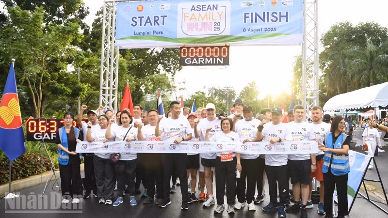 A large number of diplomats from ASEAN member countries and partners take part in the event.