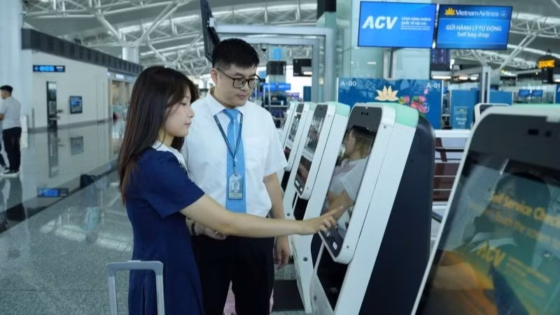 Viet Nam Airlines staff remain perpetually on hand to assist passengers when needed.