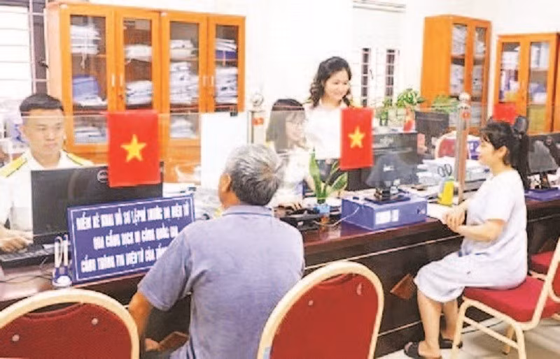 Administrative procedures for taxpayers handled at the one-stop service unit of Ha Noi Tax Department.