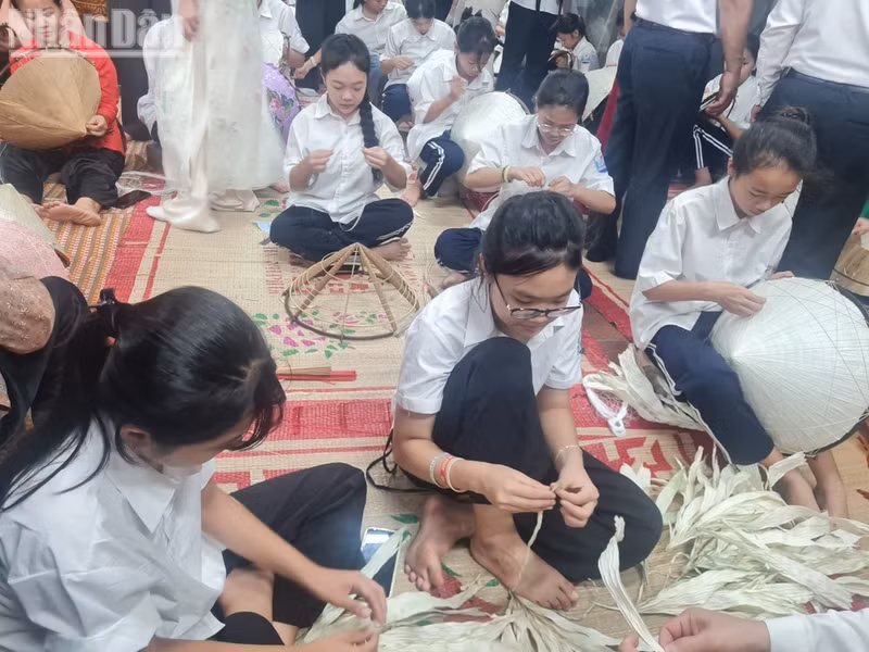 Students experience traditional conical hat-making techniques during the centre's inaugural learning session.