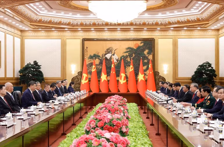 The talks between General Secretary of the Communist Party of Viet Nam (CPV) Central Committee and President of Viet Nam To Lam and his Chinese counterpart Xi Jinping in Beijing on April 15. (Photo: VNA)