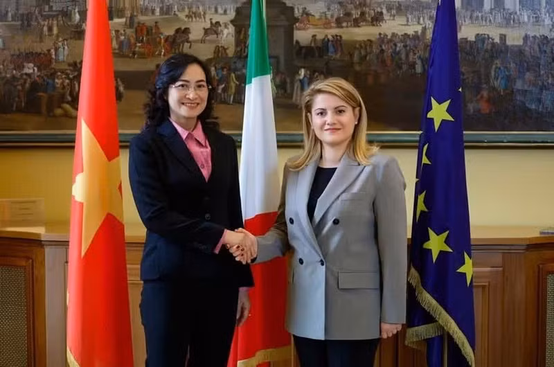 Vietnamese Deputy Minister of Industry and Trade Phan Thi Thang (L) and Italian Undersecretary of State for Foreign Affairs and International Cooperation Maria Tripodi co-chair the 10th session of the countries’ joint committee on economic cooperation. (Photo: Ministry of Industry and Trade)