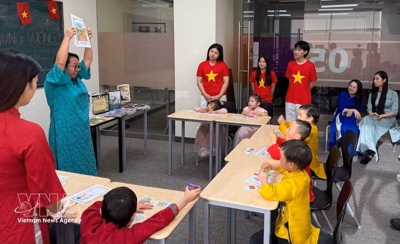 The Canada-Viet Nam Cultural and Educational Council officially launches the Viet Youth Readiness Hub and opens a community Vietnamese language class for children (Photo: VNA)