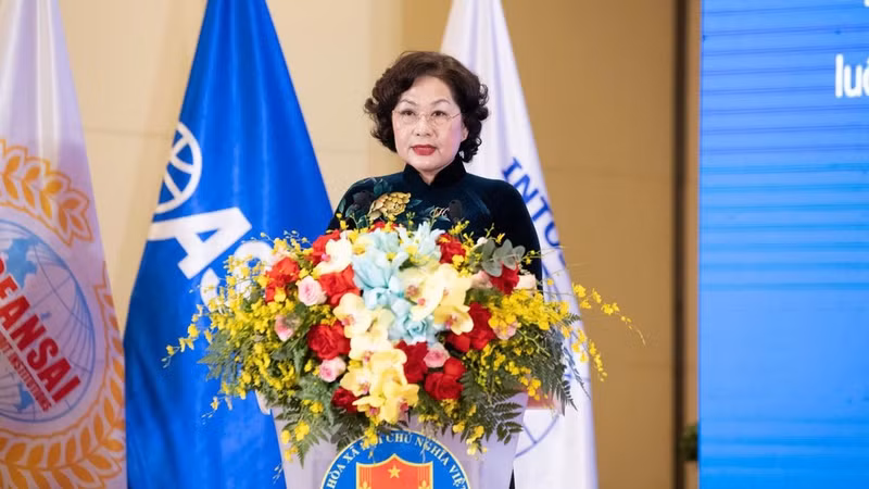 NA Vice President Nguyen Thi Hong delivers welcome remarks at the conference. (Photo: NDO)
