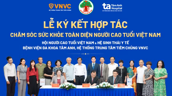 The signing ceremony for the cooperation. (Photo: VNVC)