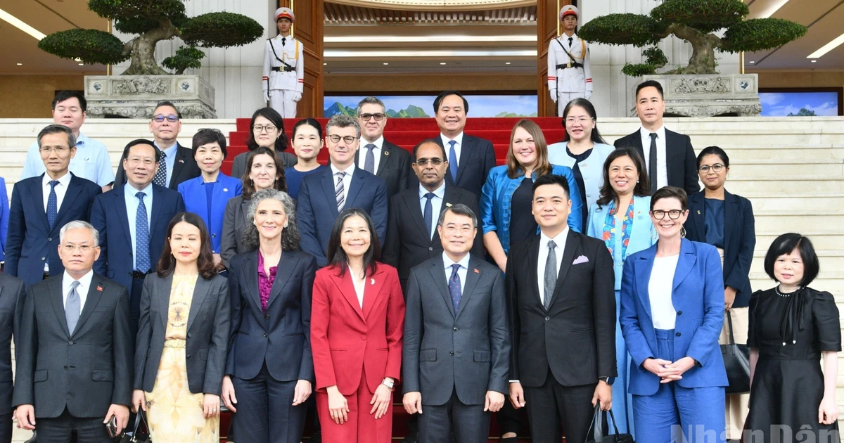 President Pug In Pictures: Prime Minister Le Minh Hung receives heads of United ...
