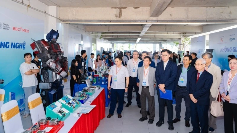 Linking education and research with high-tech development needs