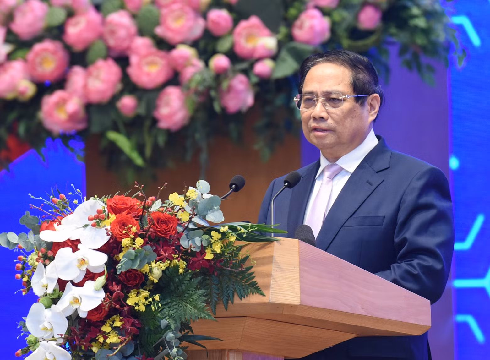 PM Pham Minh Chinh delivers remarks at the event.