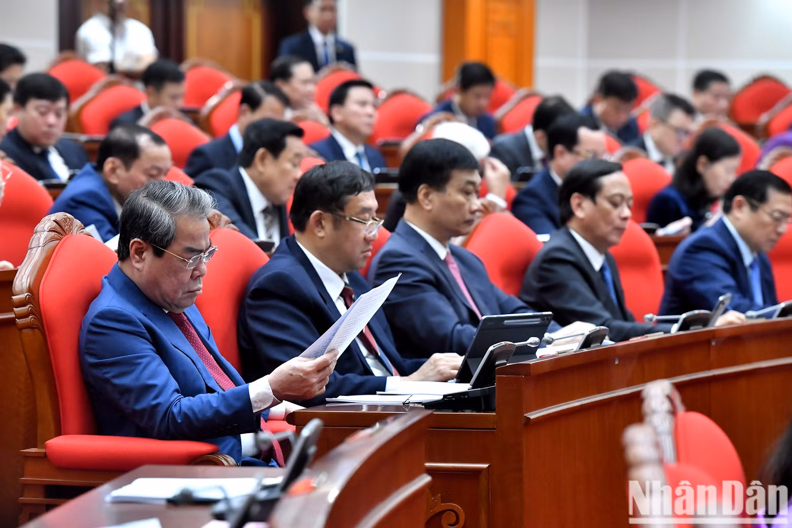Delegates attending the 11th plenum of the 13th Party Central Committee.