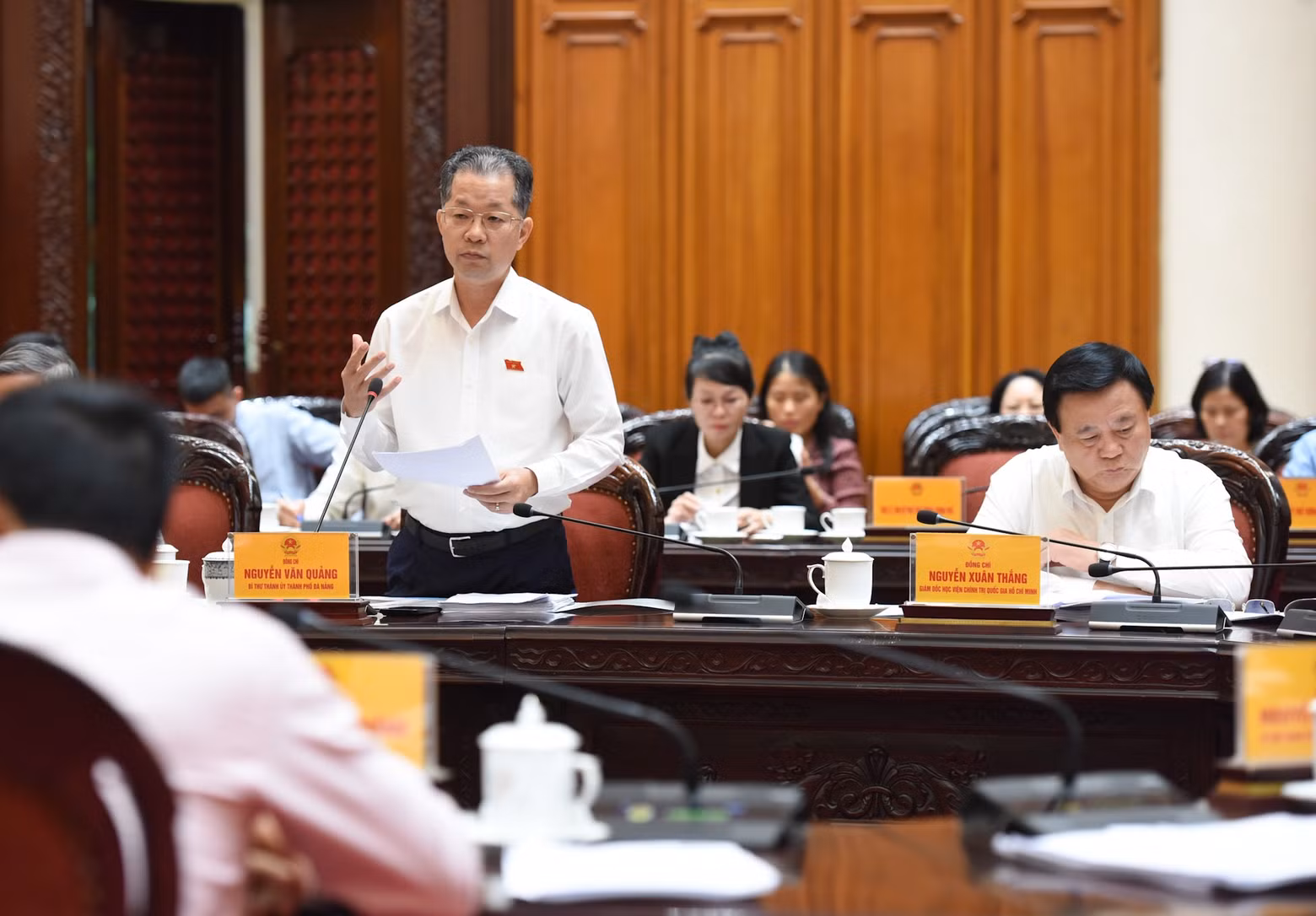 Da Nang Party Secretary Nguyen Van Quang speaks at the meeting. Da Nang Party Secretary Nguyen Van Quang speaks at the meeting.