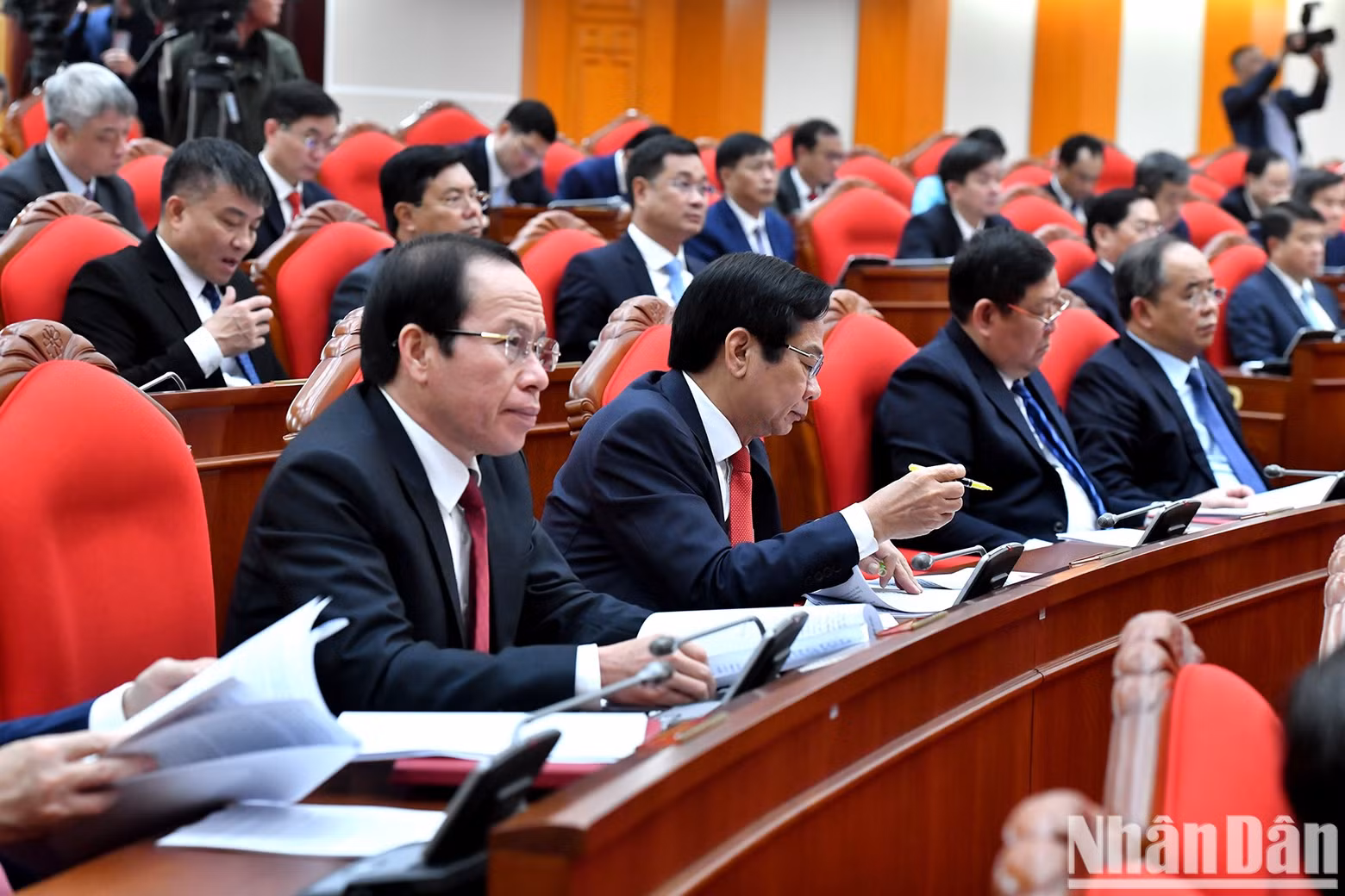 Delegates attending the 11th plenum of the 13th Party Central Committee.
