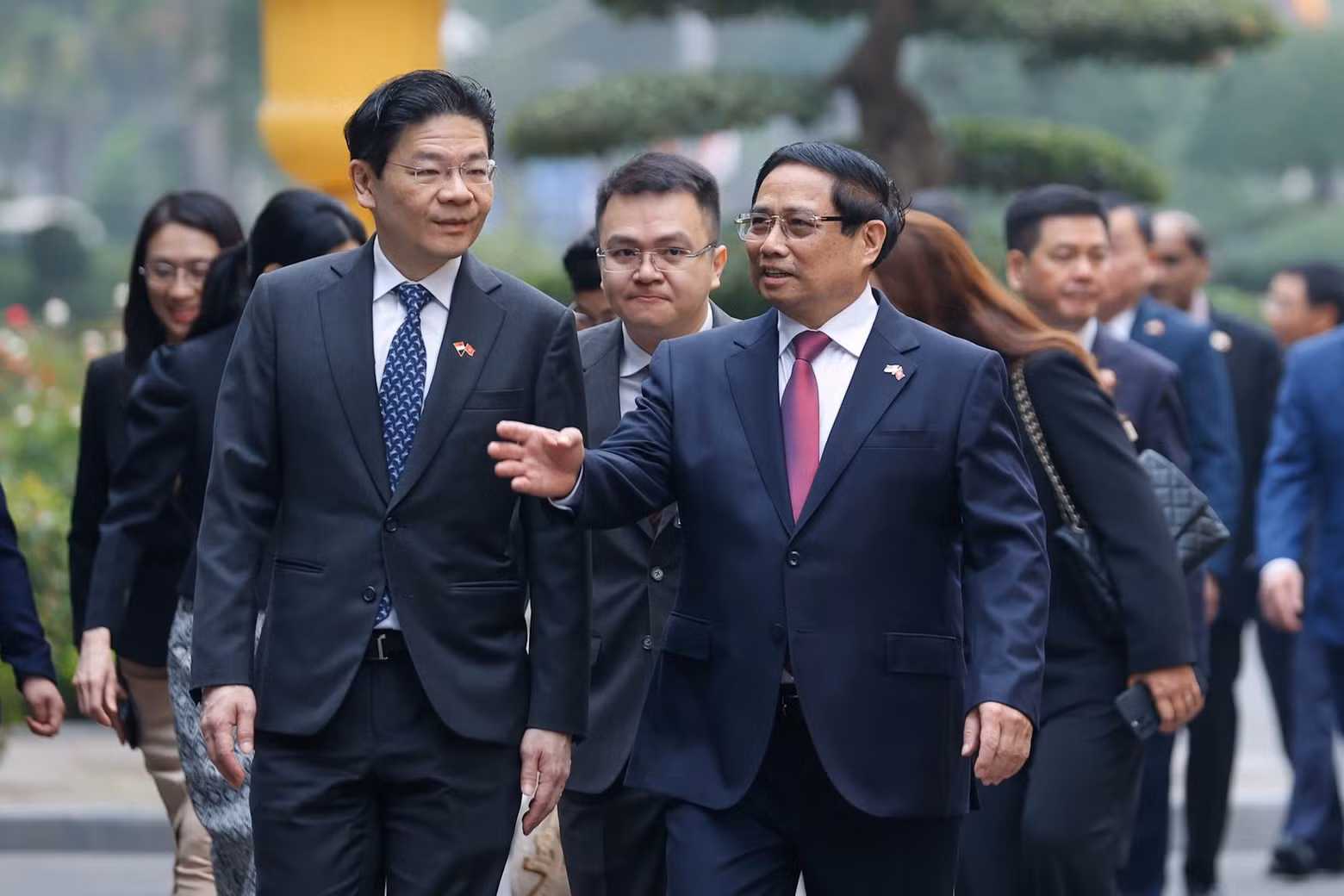 PM Pham Minh Chinh and Singaporean PM Lawrence Wong.