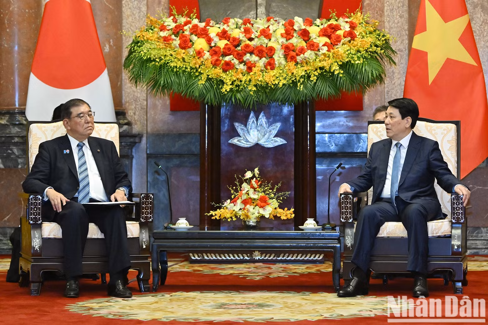President Luong Cuong receives Japanese PM Ishiba Shigeru.