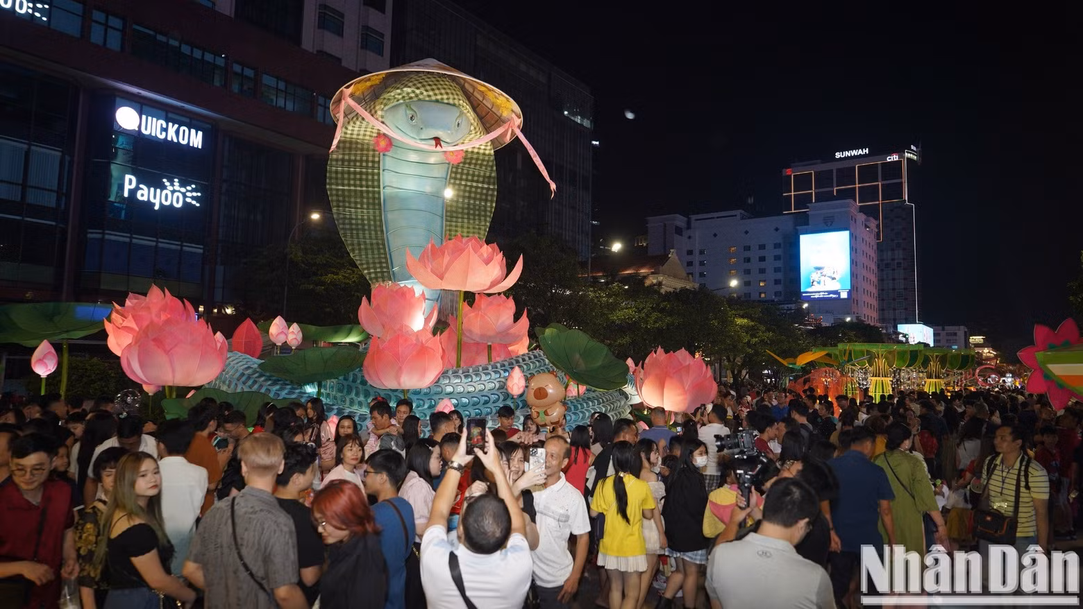 People visit the Nguyen Hue Flower Street after it formally opens.