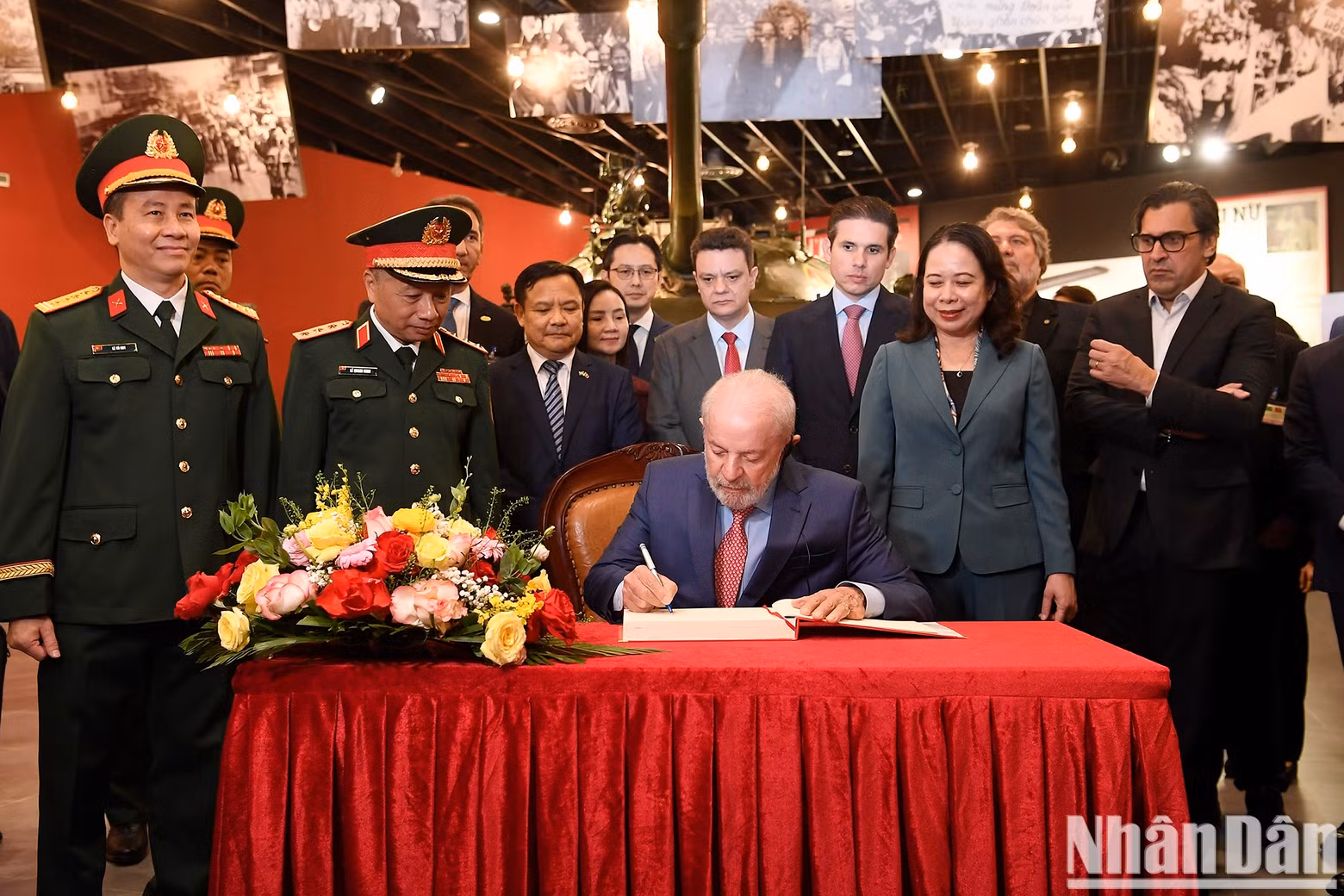 Brazilian President Luiz Inacio Lula da Silva writes in the guestbook at the Vietnam Military History Museum.