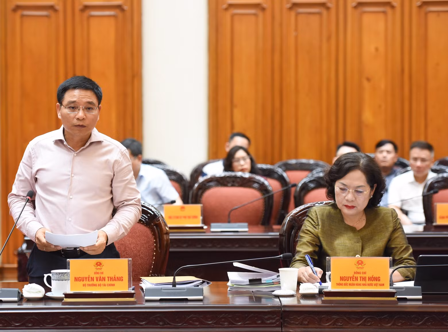 Minister of Finance Nguyen Van Thang speaks at the meeting. Minister of Finance Nguyen Van Thang speaks at the meeting.